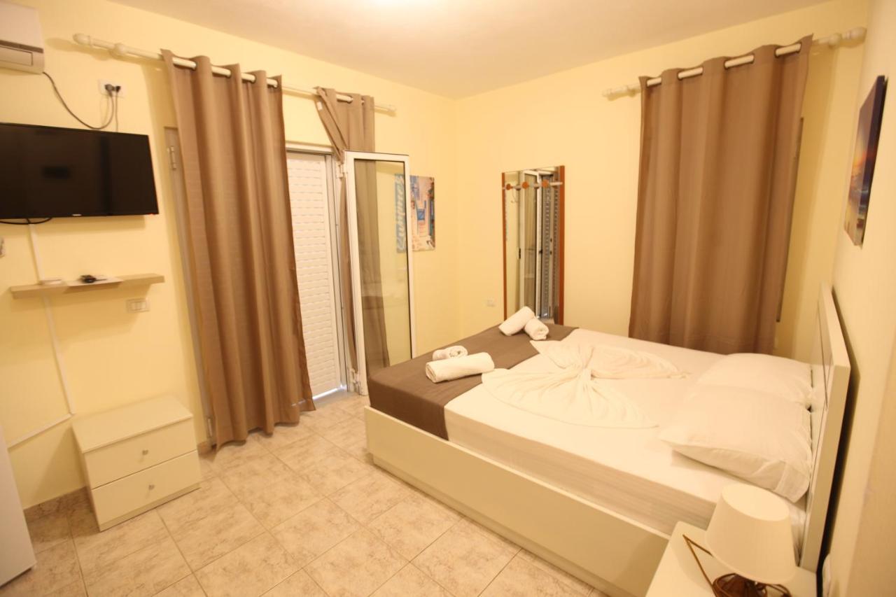 Hotel Prishtina Sarande Exterior photo