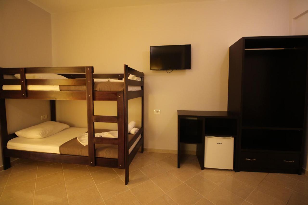 Hotel Prishtina Sarande Exterior photo
